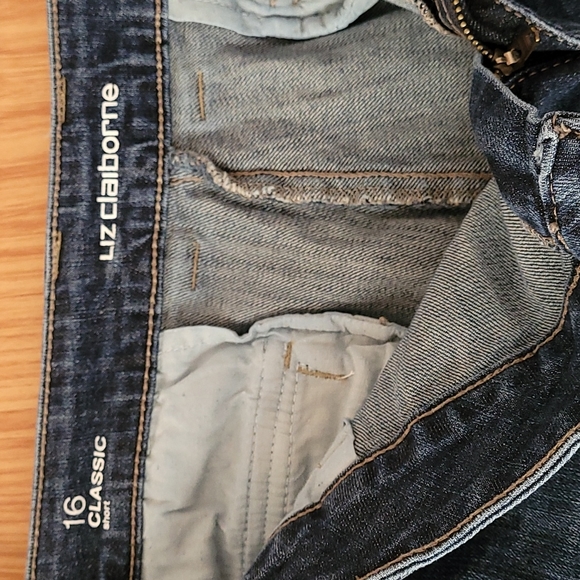 Liz Claiborne Knee Length Shorts - Picture 3 of 4